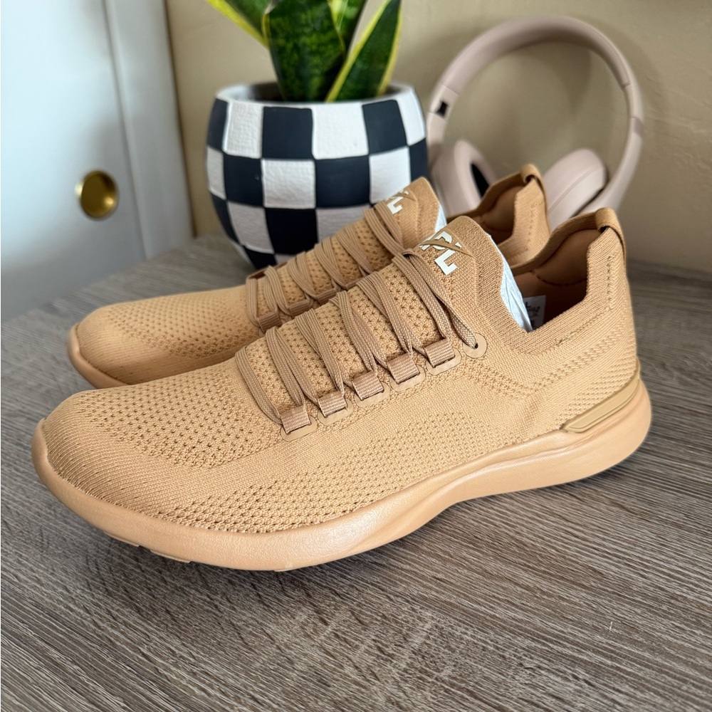 NWT - APL Techloom Breeze